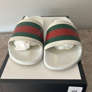 Gucci
Men's Signature Stripe Slide Sandals